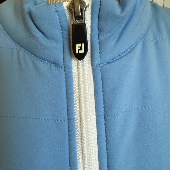 Foot Joy Women”s Insulated Blue and White Vest. Size Medium - Picture 6 of 10